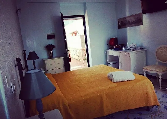 Oda ve Kahvaltı L'anfora 4*